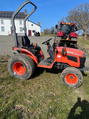 Kubota 4wd compact tractor - kubota,